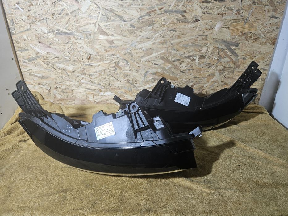 Renault Megane V 5 e-tech electric full led lewa prawa czarne komplet