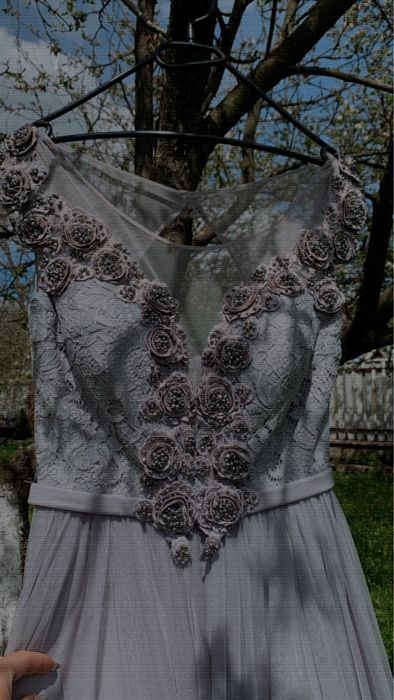 Терміново продам Випускну сукню , вечірню сукню .