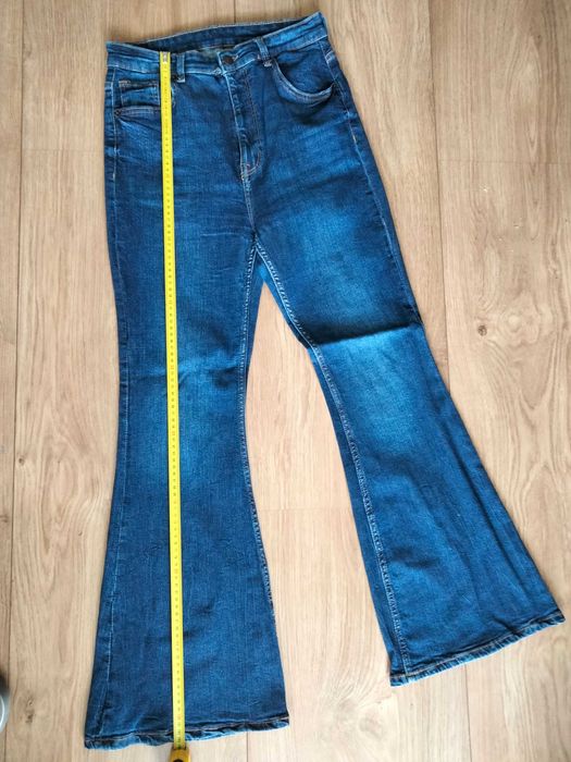 Jeansy dzwony ,,Bershka"