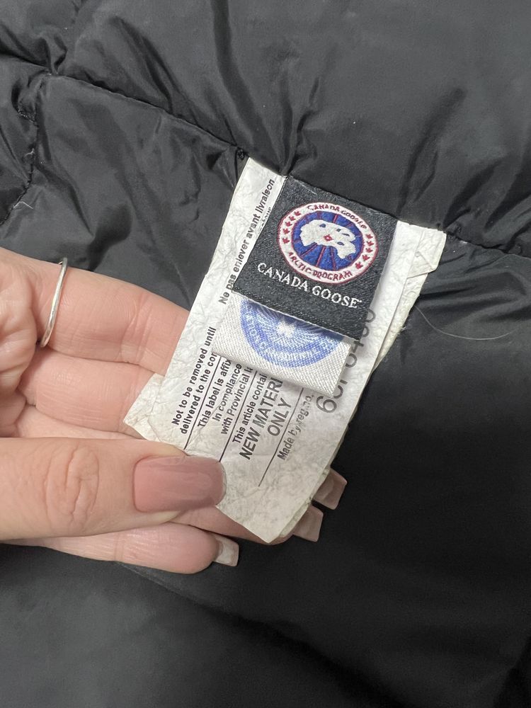 Жіночий пуховик Canada Goose