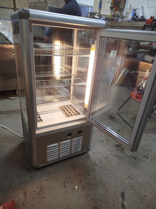 Кондитерська вітрина