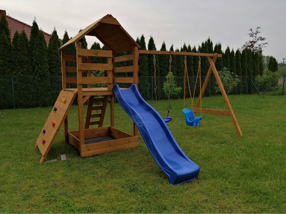 Plac zabaw dla dziecka dzieci domek zjeżdżalnia huśtawka bujaczki