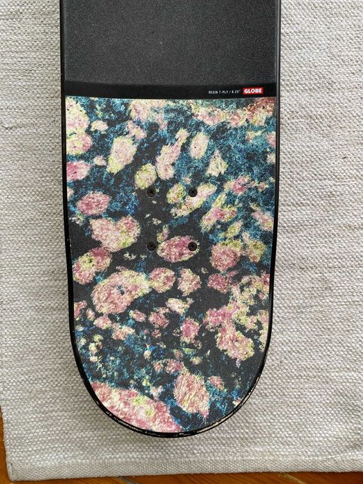 Globe skateboard 8.25' - Tensor - great condition / prancha de skate