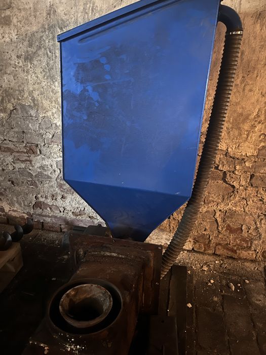 Zasobnik z retortą oraz nadmuchem do pieca Zębiec KP-30