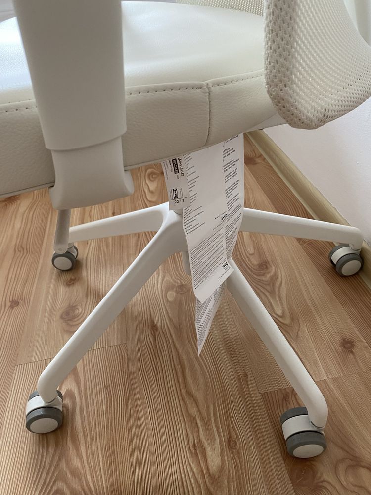 Krzesło biurowe Ikea model JÄRVFJÄLLET Grann biały