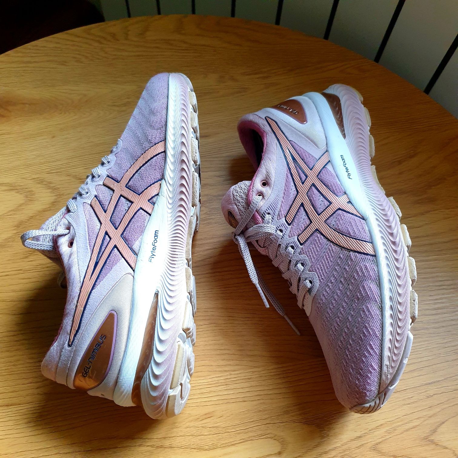 Жіночі кросівки Asics nimbus чорні gel nova