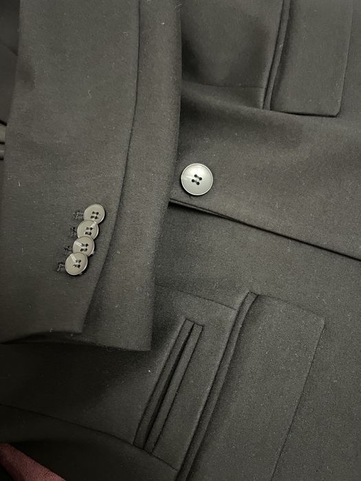 Піджак чорний подовжений може бути як оверсайз