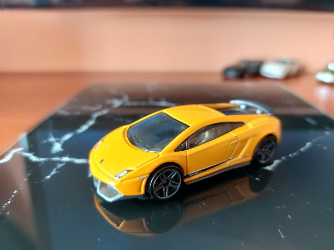 Hot Wheels Lamborghini Gallardo LP 570-4 Superleggera 2011r. (D04)