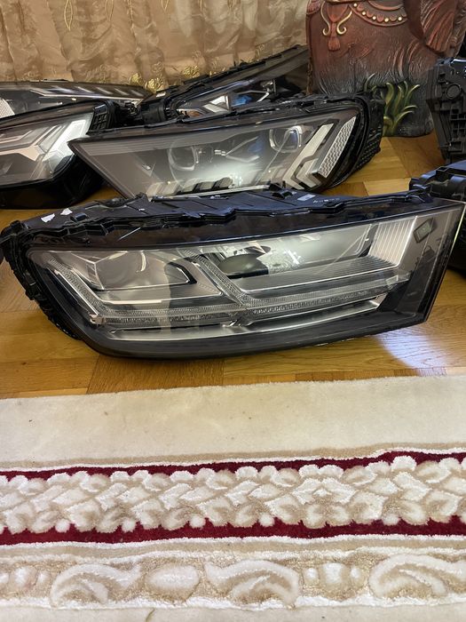 Audi Q7 4M фара права usa
