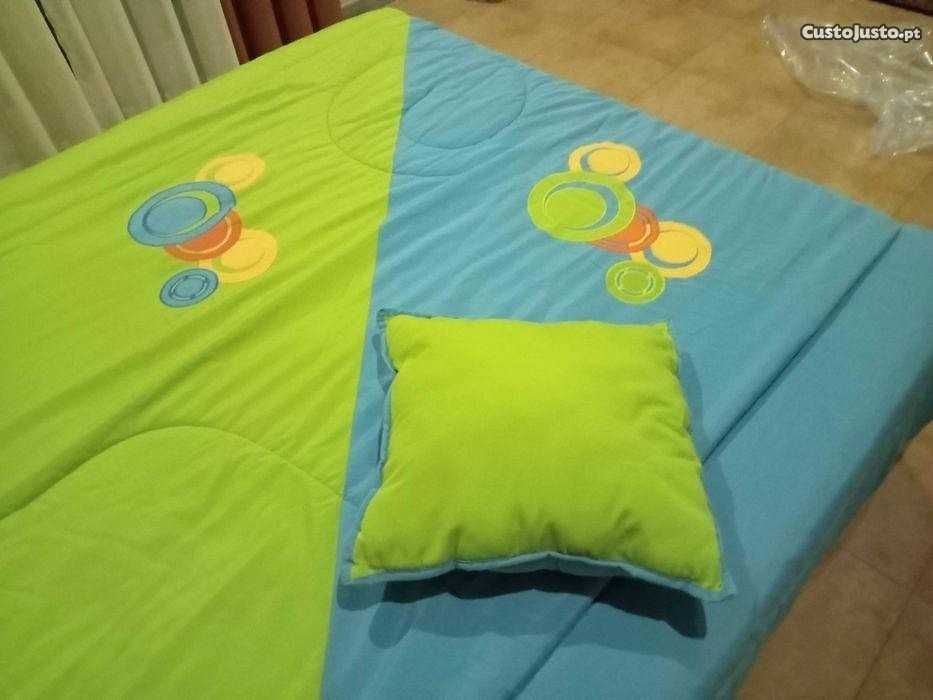 Edredom para cama de casal e 2 almofadas praticamente novo