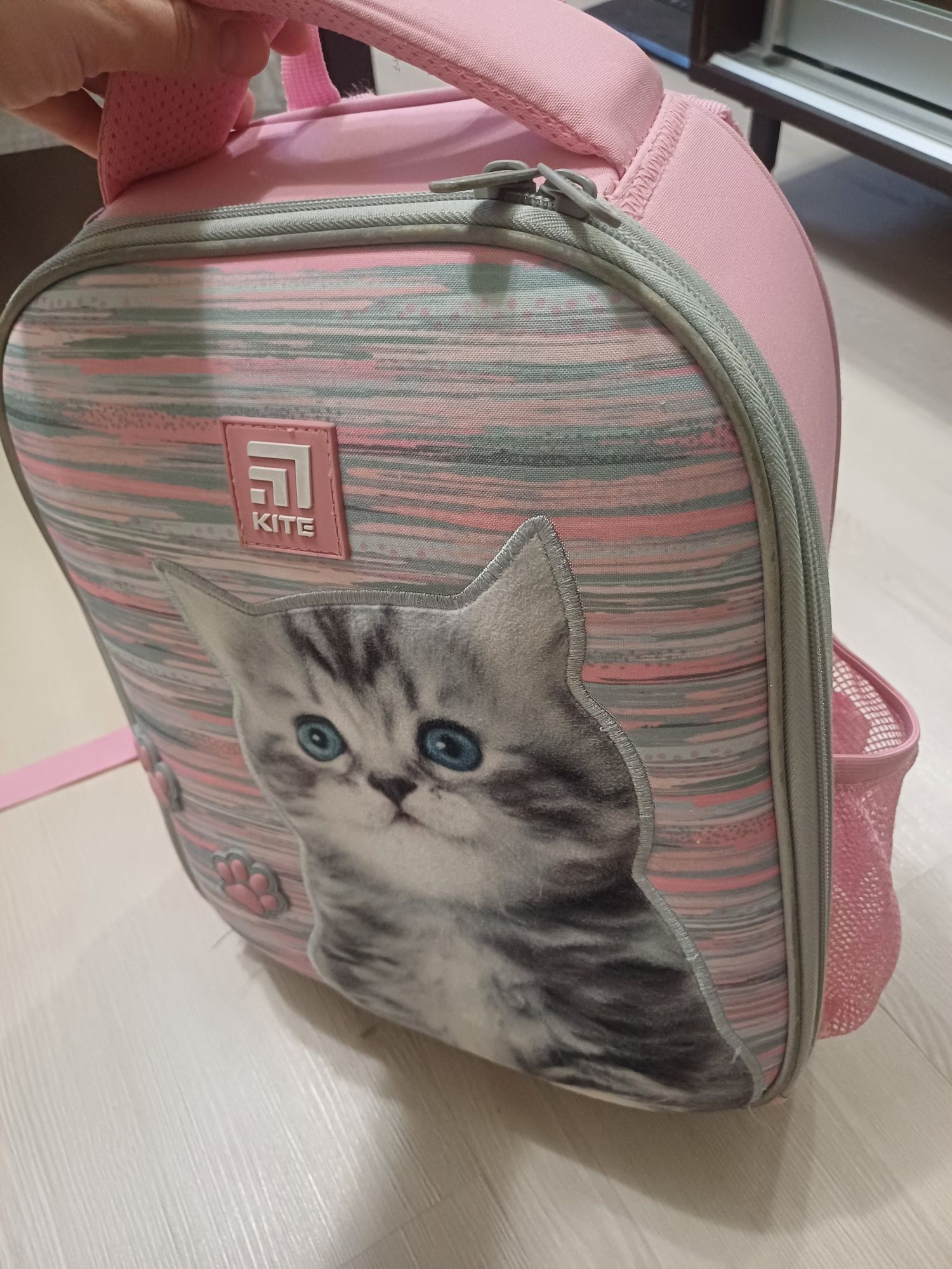 Шкільний рюкзак для дівчинки