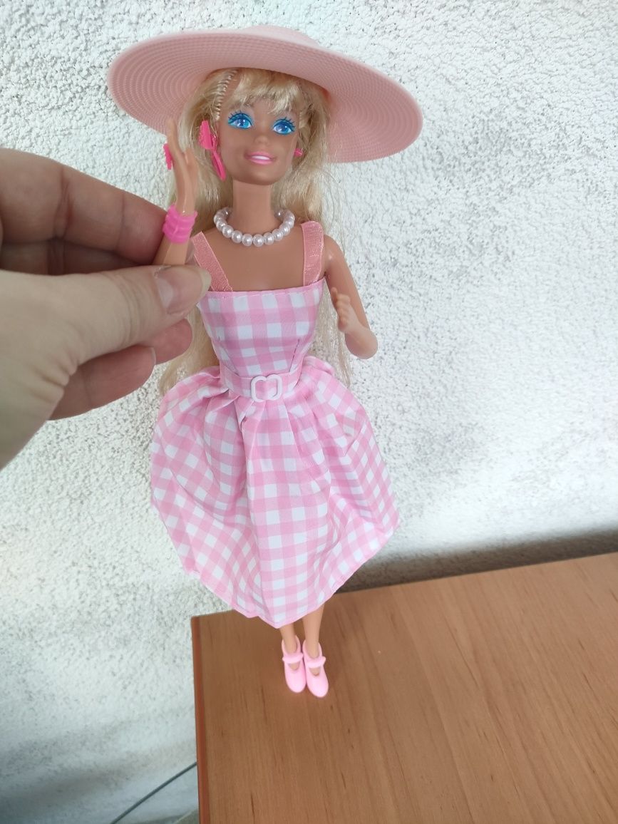 Sukienka wraz z kapeluszem dla lalki barbie