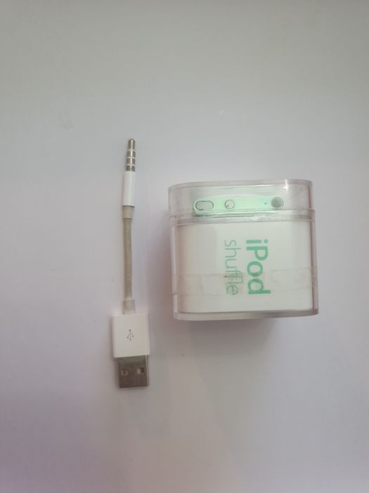 Продам iPod shuffle 4