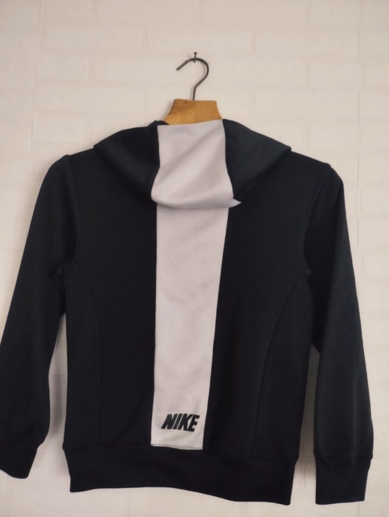 Nike bluza sportowa czarna z kapturem  128/140 wyprzedaż