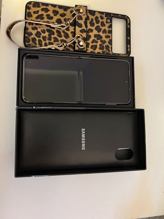 Samsung Flip4 różowy