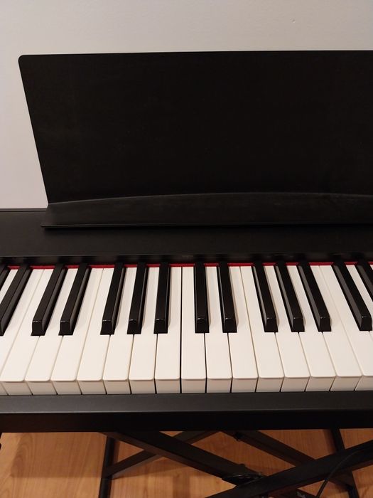 Piano Roland FP30 + móvel, banco e pedal