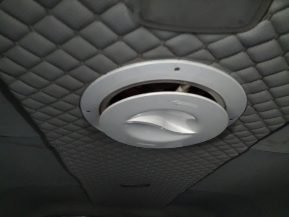 23 посадочних місця + водій