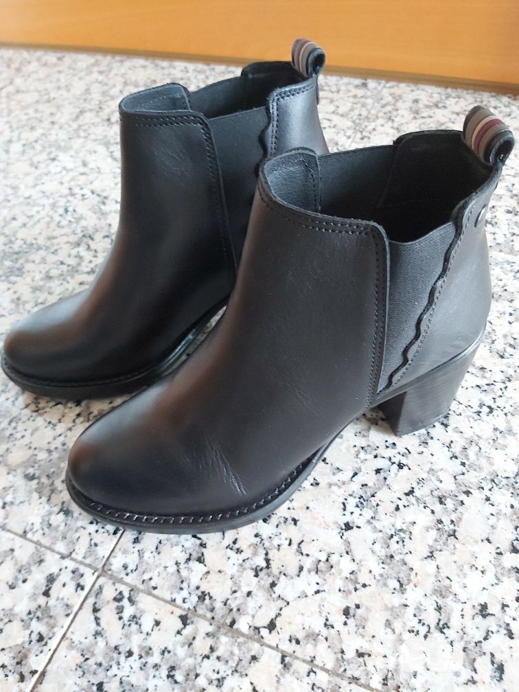 Botas Pele Preto T35