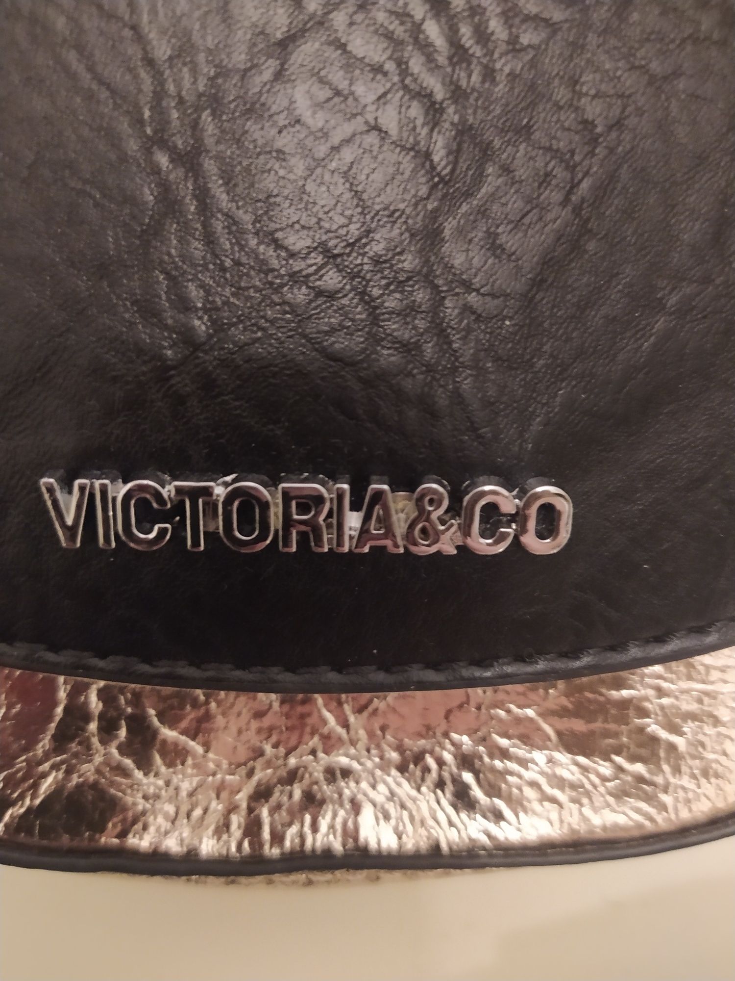 Nowa Złota z czarnym torebka Victoria &Co