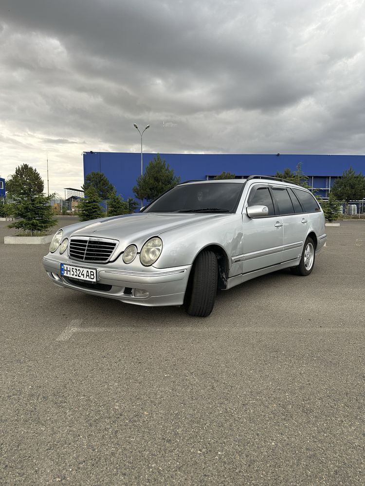Мерсадес 210 автомат 2.1 дизель
