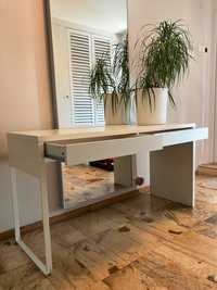 Białe biurko IKEA dla dziecka