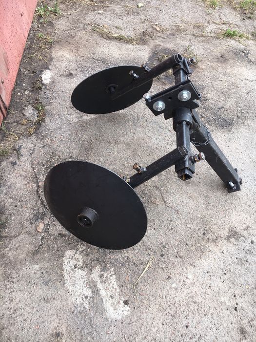 Дисковий підгортач під мотоблок.