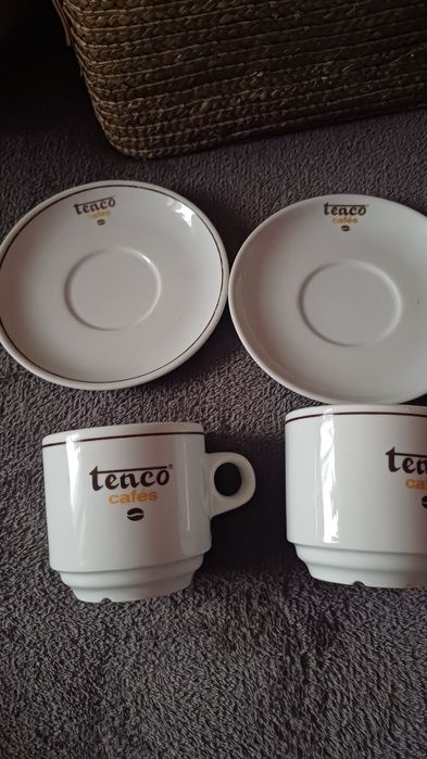 Conjunto chávenas e pratos