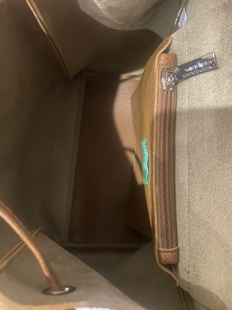Mochila da Benetton, en pele, em excelente estado, praticamente nova