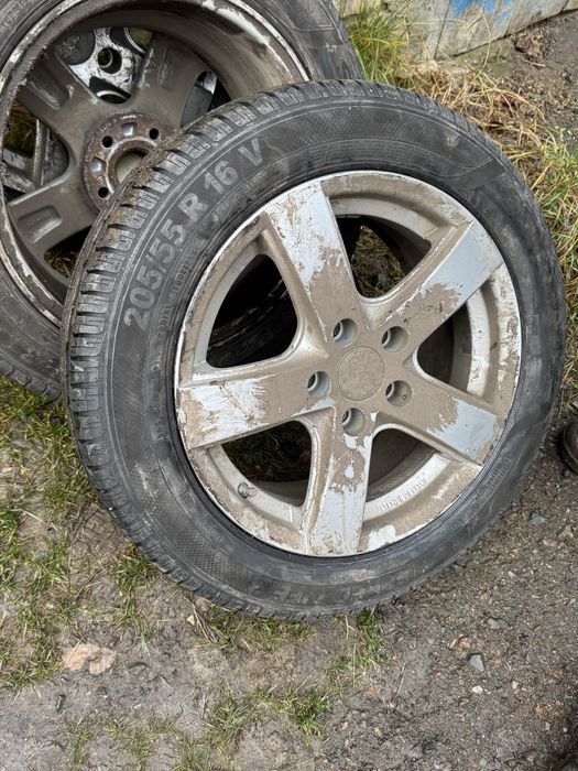 Продам літню резину з дисками 112 /5 R16