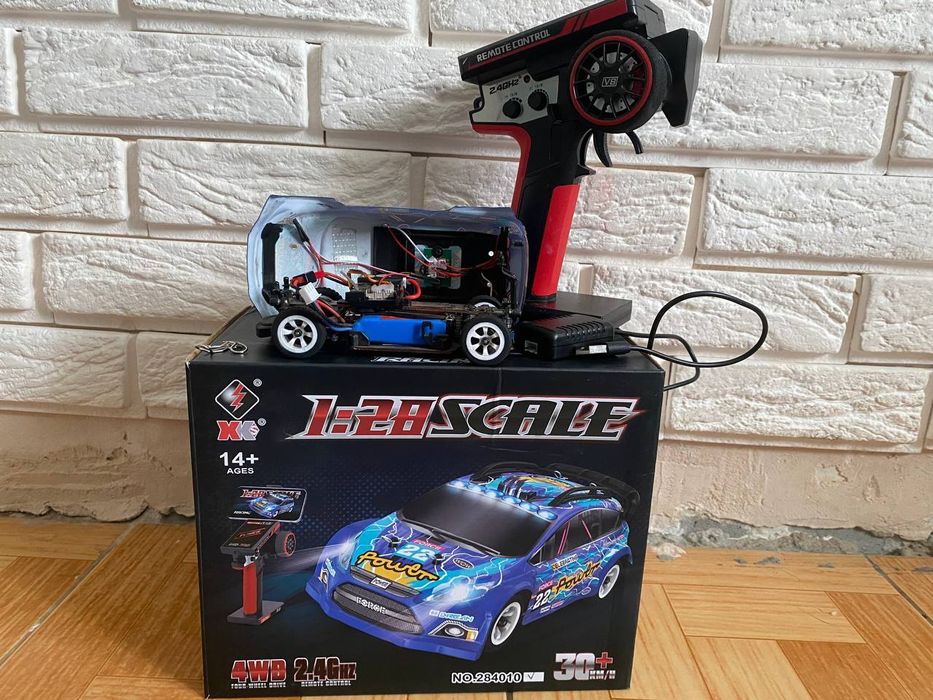 Машинка на радіоуправлінні для дрифту WLToys 284010 4WD 1:28