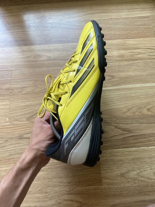 Оригінальні сороконожки adidas F50