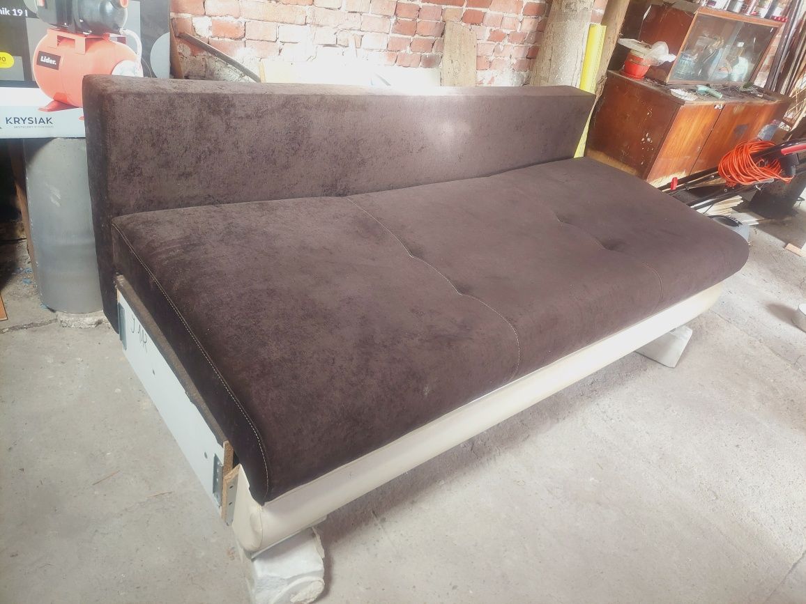 Duża sofa rozkładana do renowacji /obicia