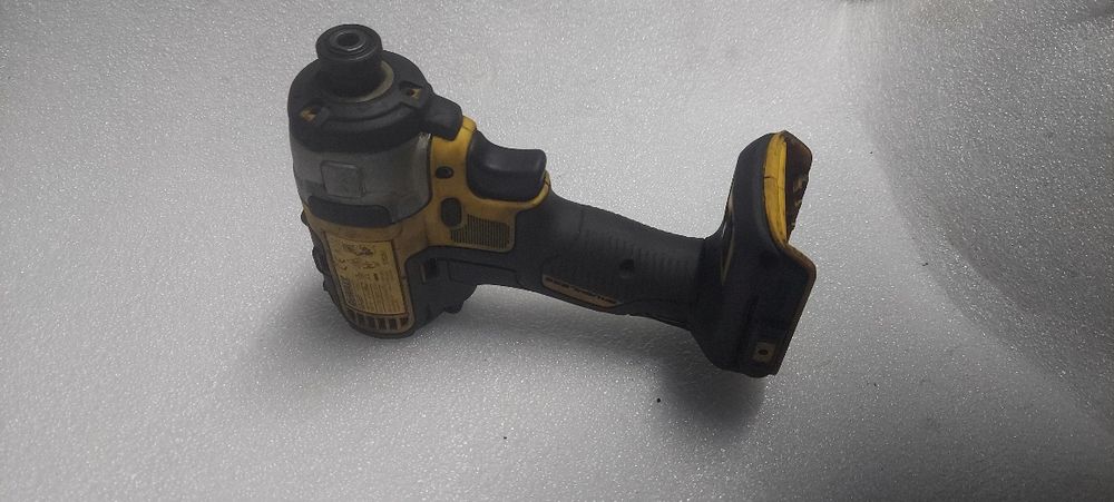 Sprzedam Dewalt dcf887