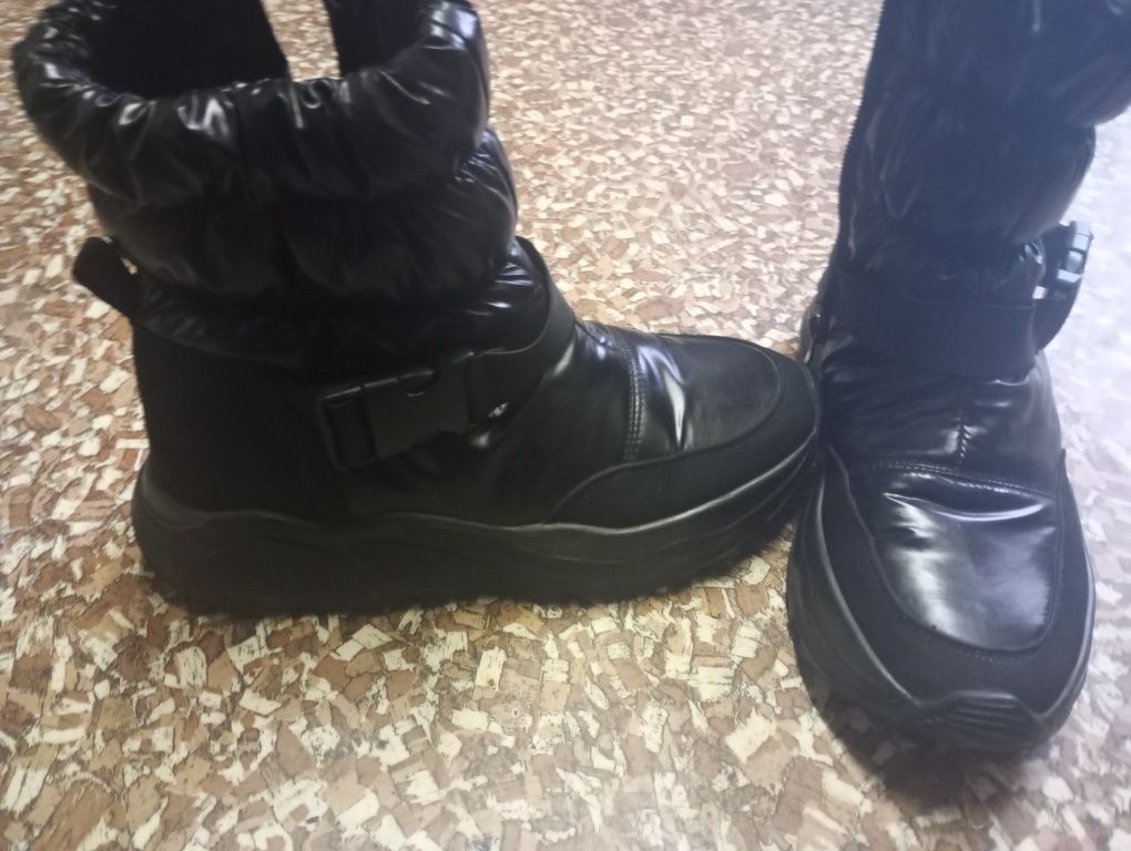 Продам Дутики Женские