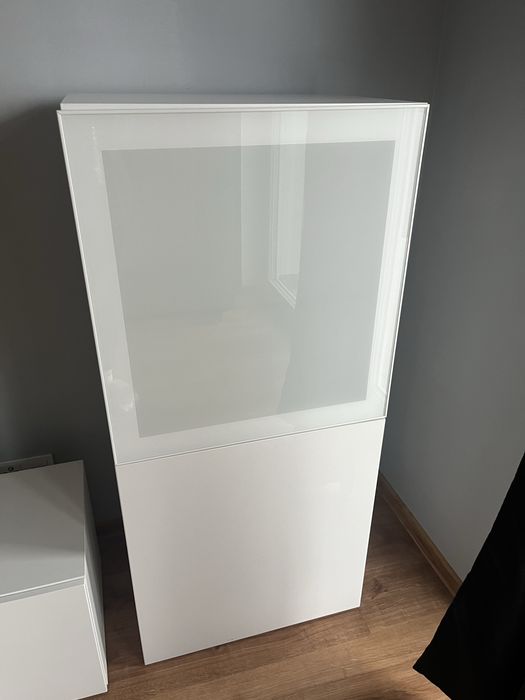 Szafka komoda ikea z szklanymi drziczkami biała glassvik