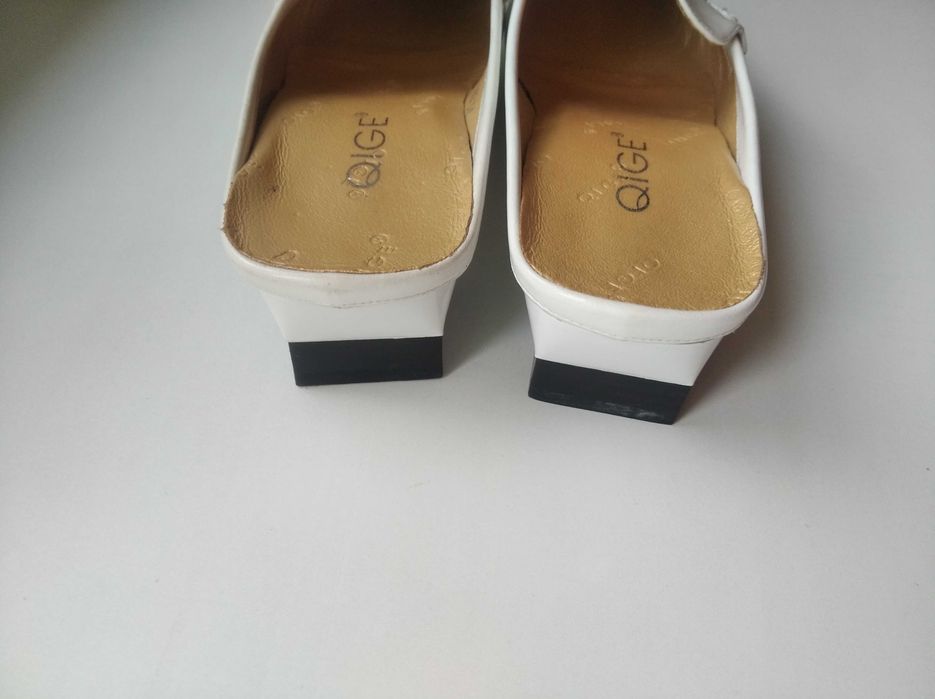 Шлепанцы женские с вышивкой