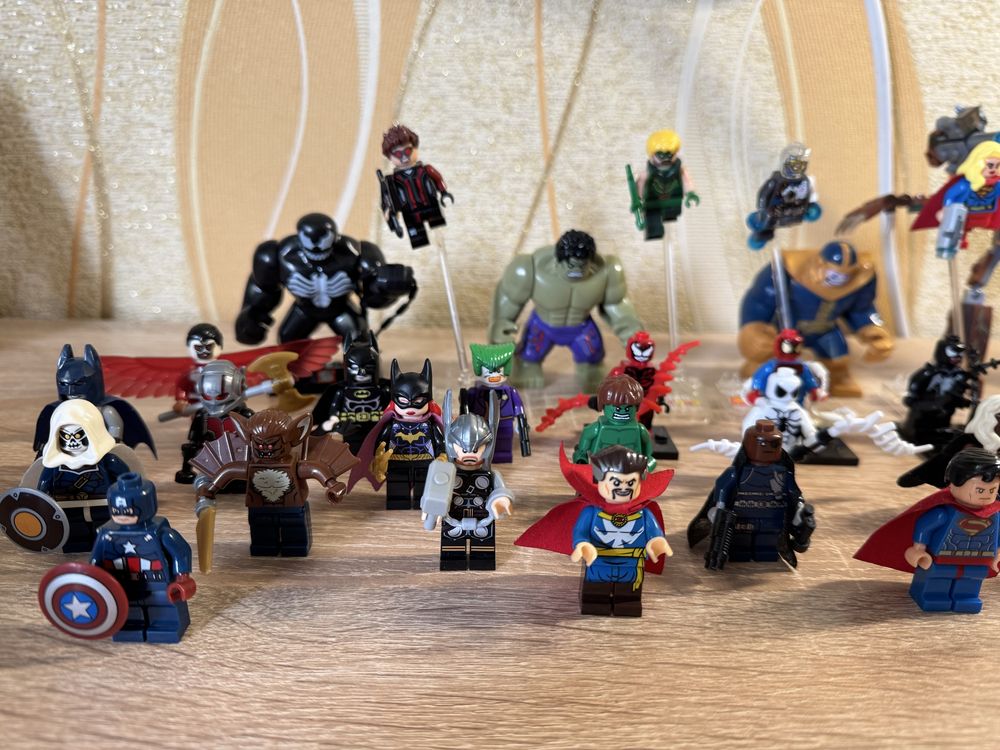 Продаються лего мініфігурки marvel