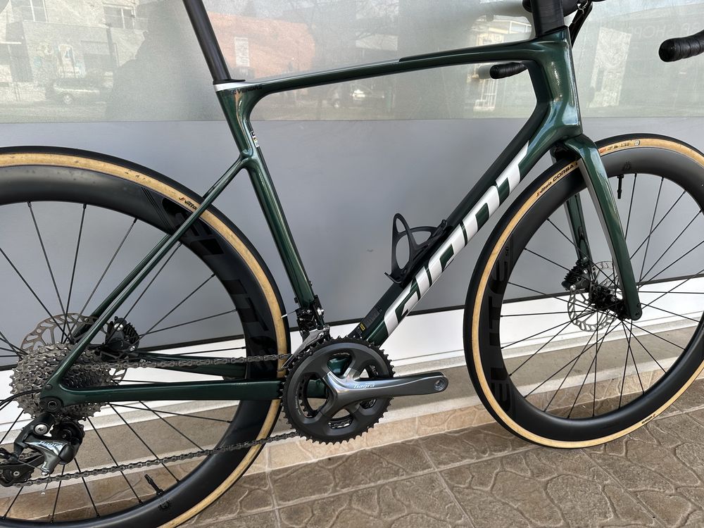 Bicicleta de estrada Giant - Rodas em carbono - Disco