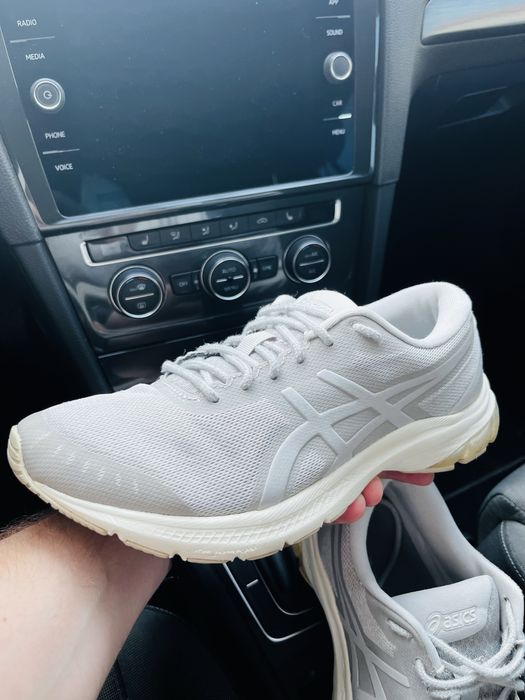 Оригінальні Asics Gel-Kumo runners. Розмір 40.5