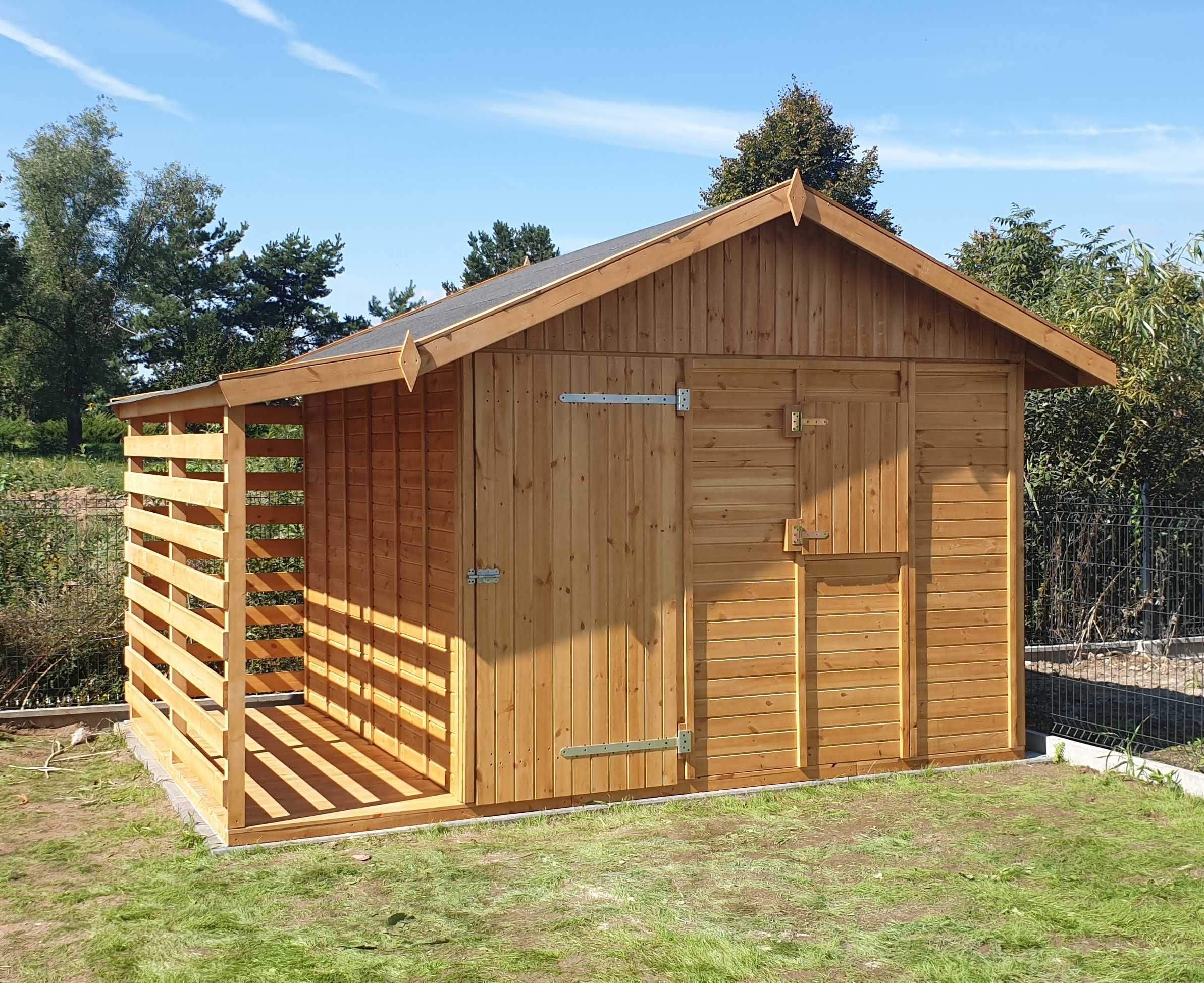Domek ogrodowy drewniany 3×3 m z drewutnią 1×3 m Drewutnia Szopa 12m2