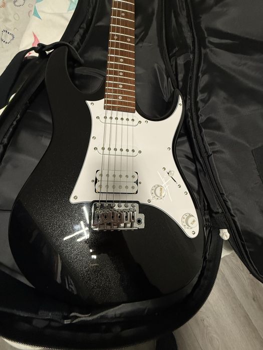 Guitarra Ibanez nova, com capa e amplificador