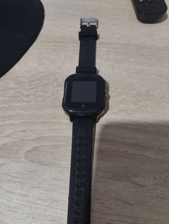 Smartwatch com rastreamento GPS, câmara e jogos