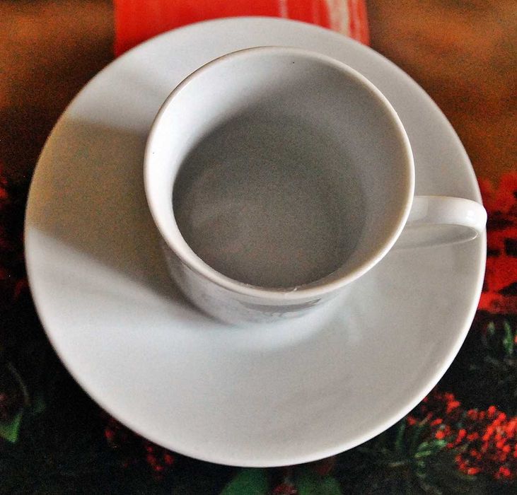 Filiżanki ceramiczne z talerzykiem – 6 szt.