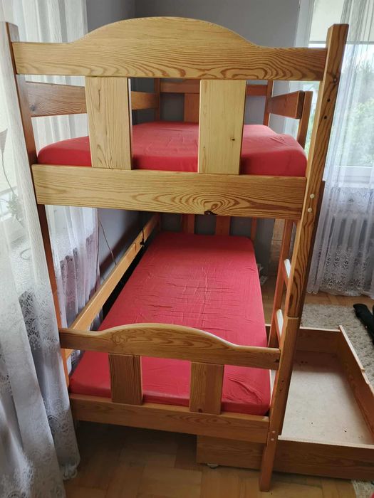 łóżko drewniane piętrowe