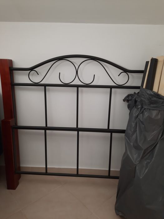 Cama de solteiro com estrado e colchão