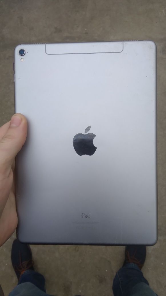 Планшет Apple iPad A-1674 серый