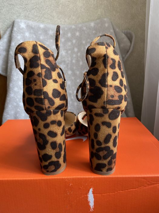 Туфлі весна літо на підборах