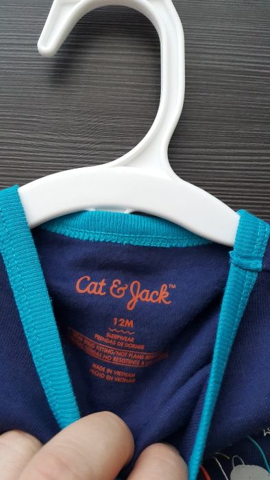 NOWY komplet (BLUZKA SPODNIE) rozm CAT & JACK rozmiar na 12 miesięcy.