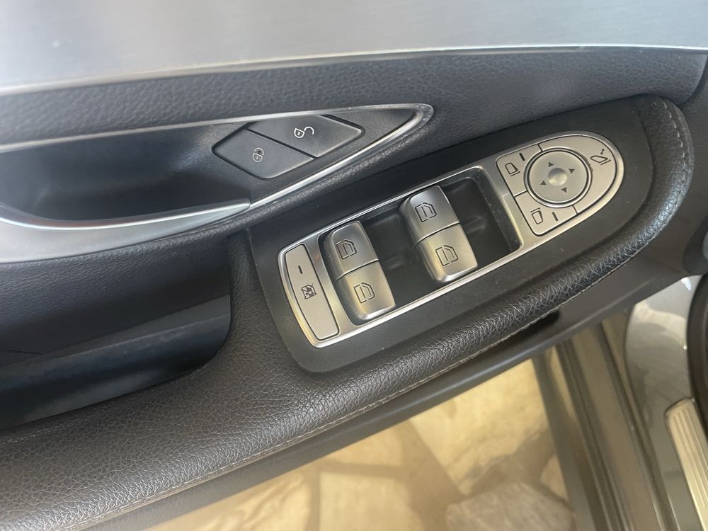 Vendo como novo o meu luxoso Mercedes-Benz classe C 220 Disel