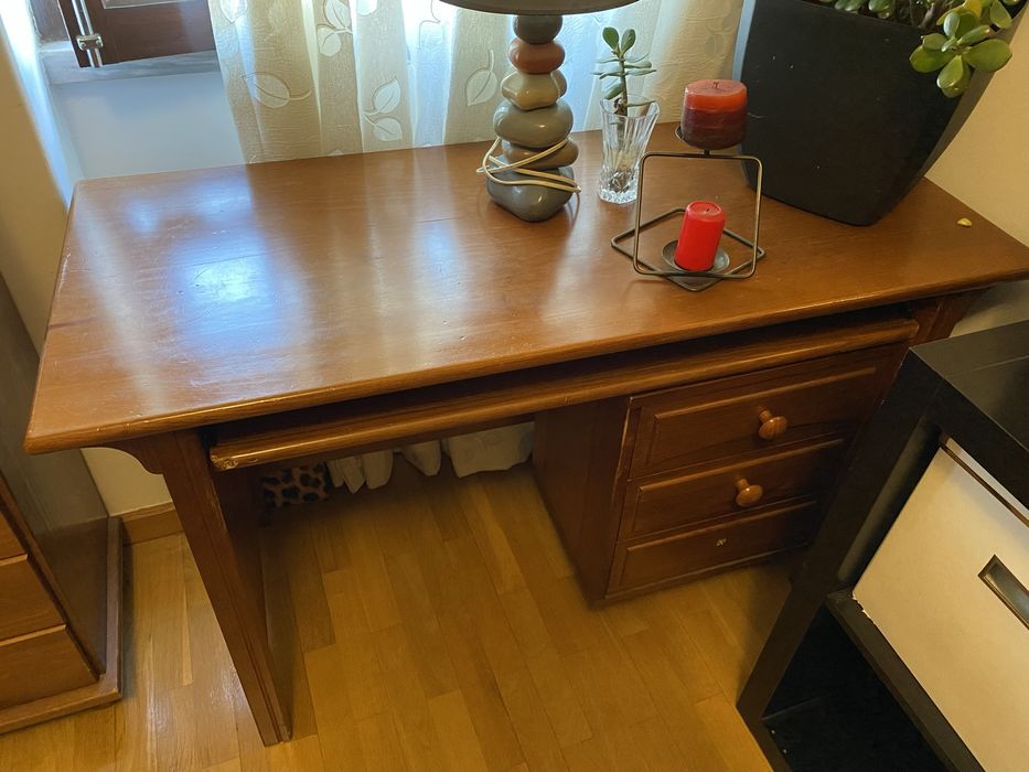 Secretaria com gavetas